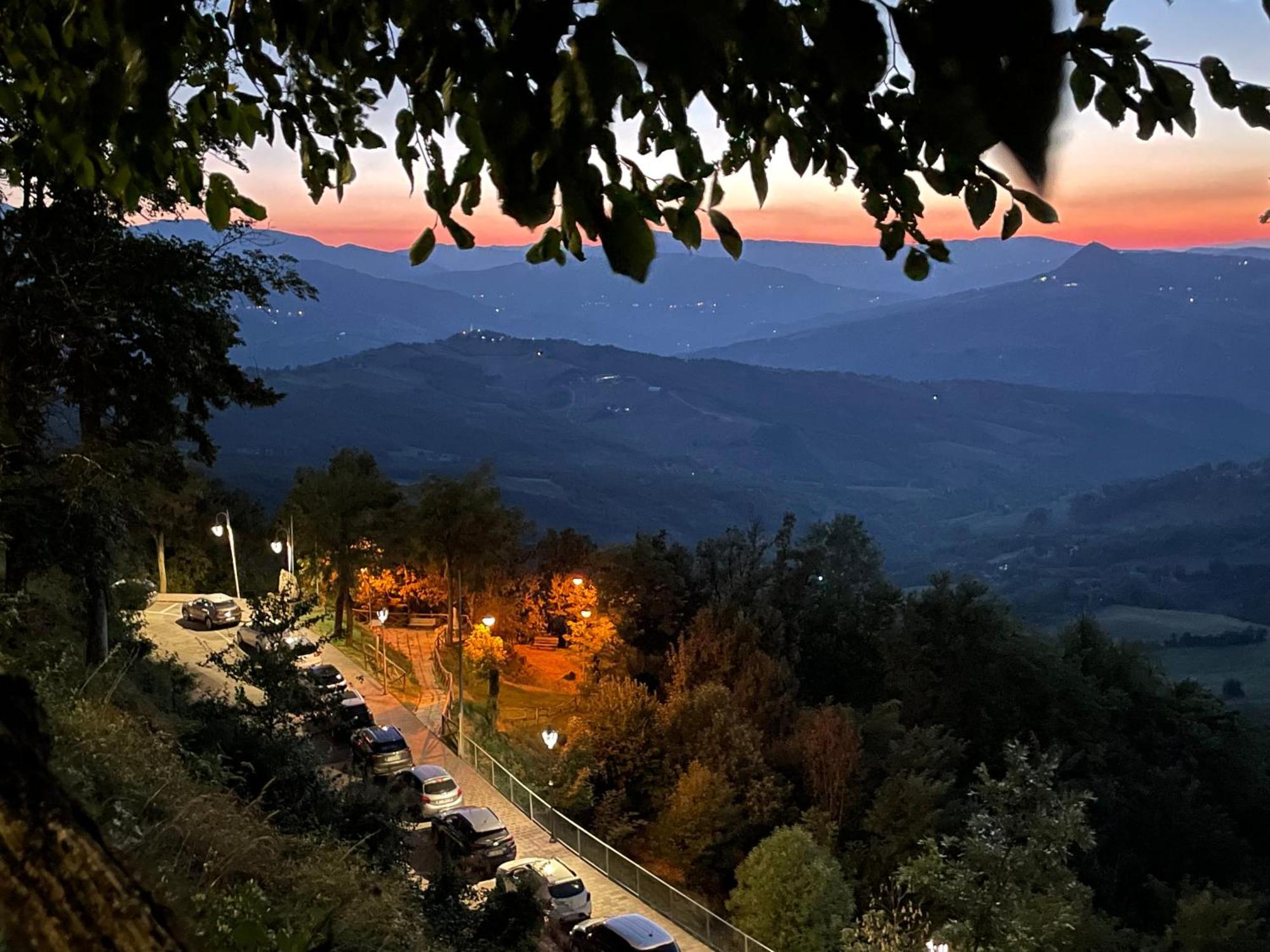 Novecento Luxury&Spa Residence 4 Stelle Montese Esterno foto