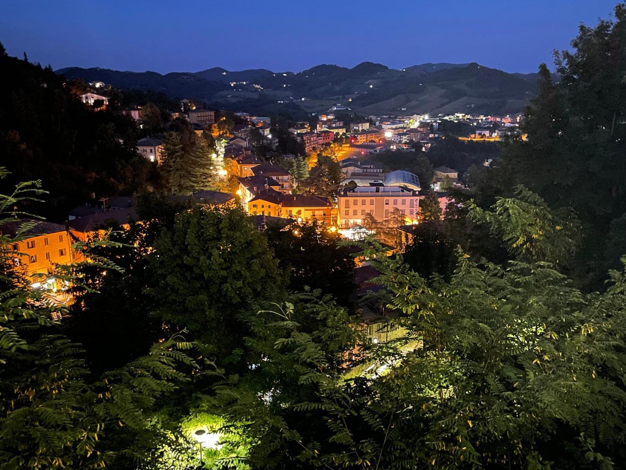 Novecento Luxury&Spa Residence 4 Stelle Montese Esterno foto